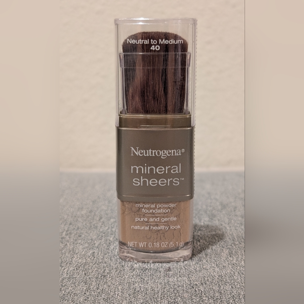 Neutrogena 40 Neutral to Medium Mineral Sheers Powder Foundation RARE SEALED